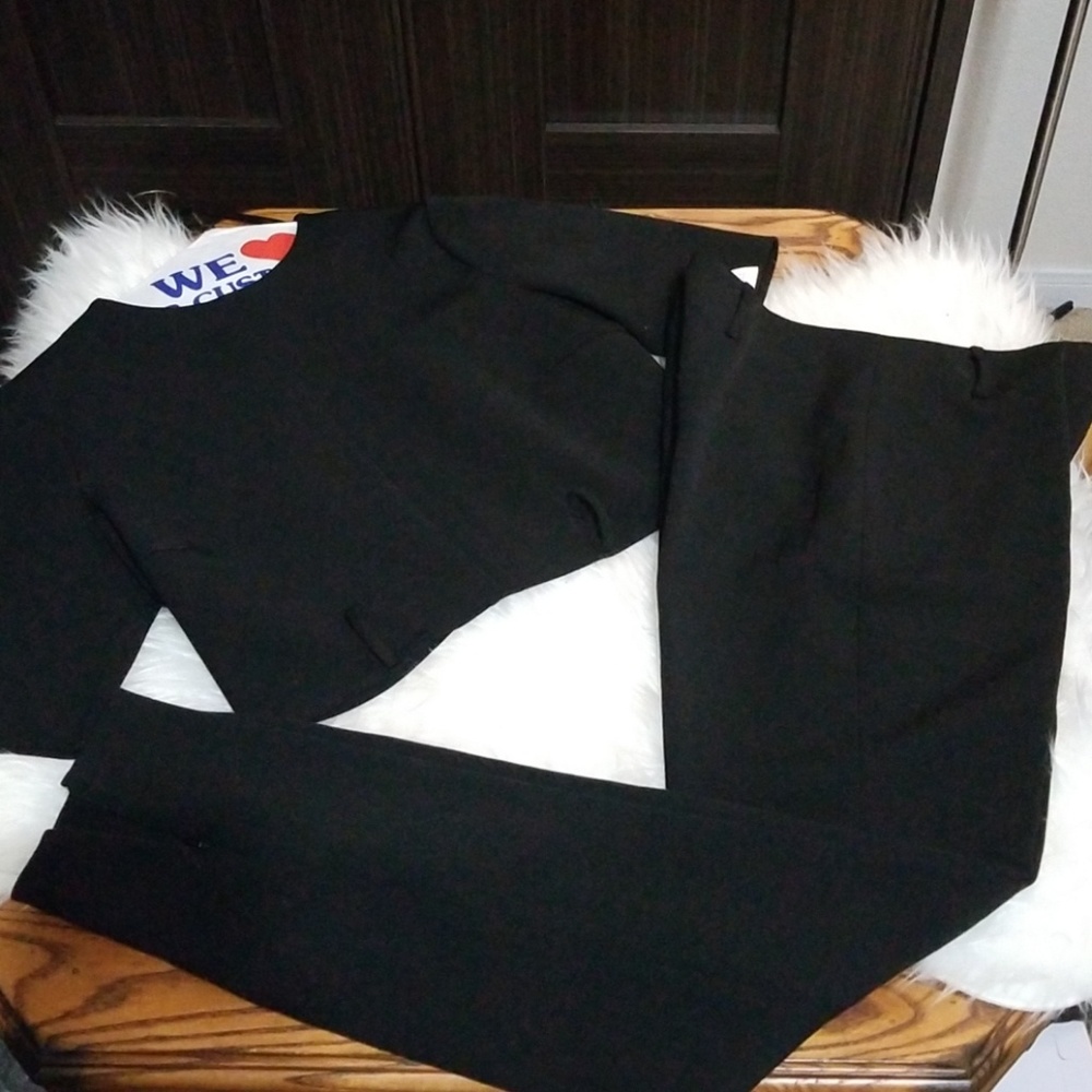 Zara casual crop top pant set w/side leg zipper.